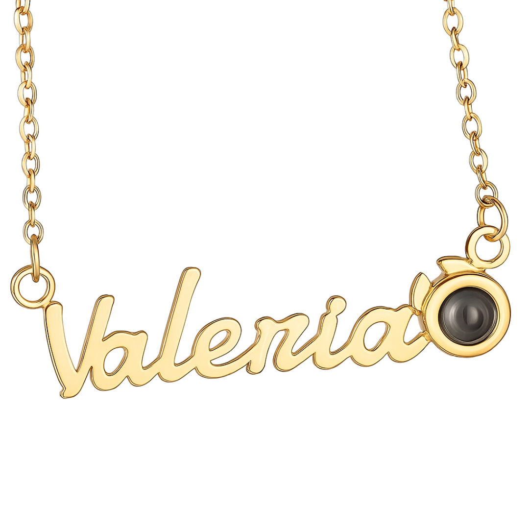 Collana con Nome Inciso e Proiezione Magica della Tua Foto.