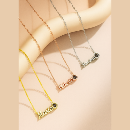 Collana con Nome Inciso e Proiezione Magica della Tua Foto.